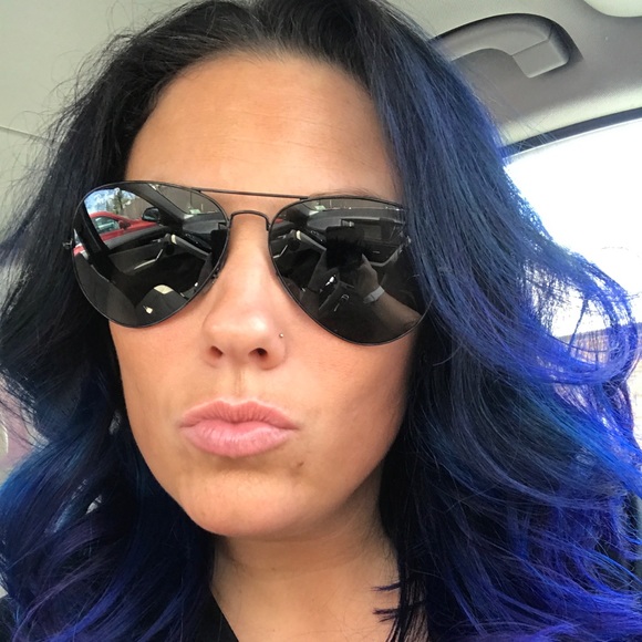 Meet your Posher, Shannon - Picture 1 of 1